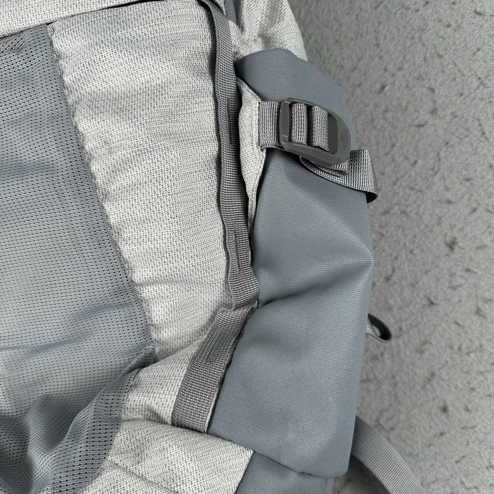 The North Face Women's Recon Backpack TNF White Metallic Melange/Mid Grey - Used